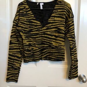 Leith 90’s tiger print v-neck sweater Size: S